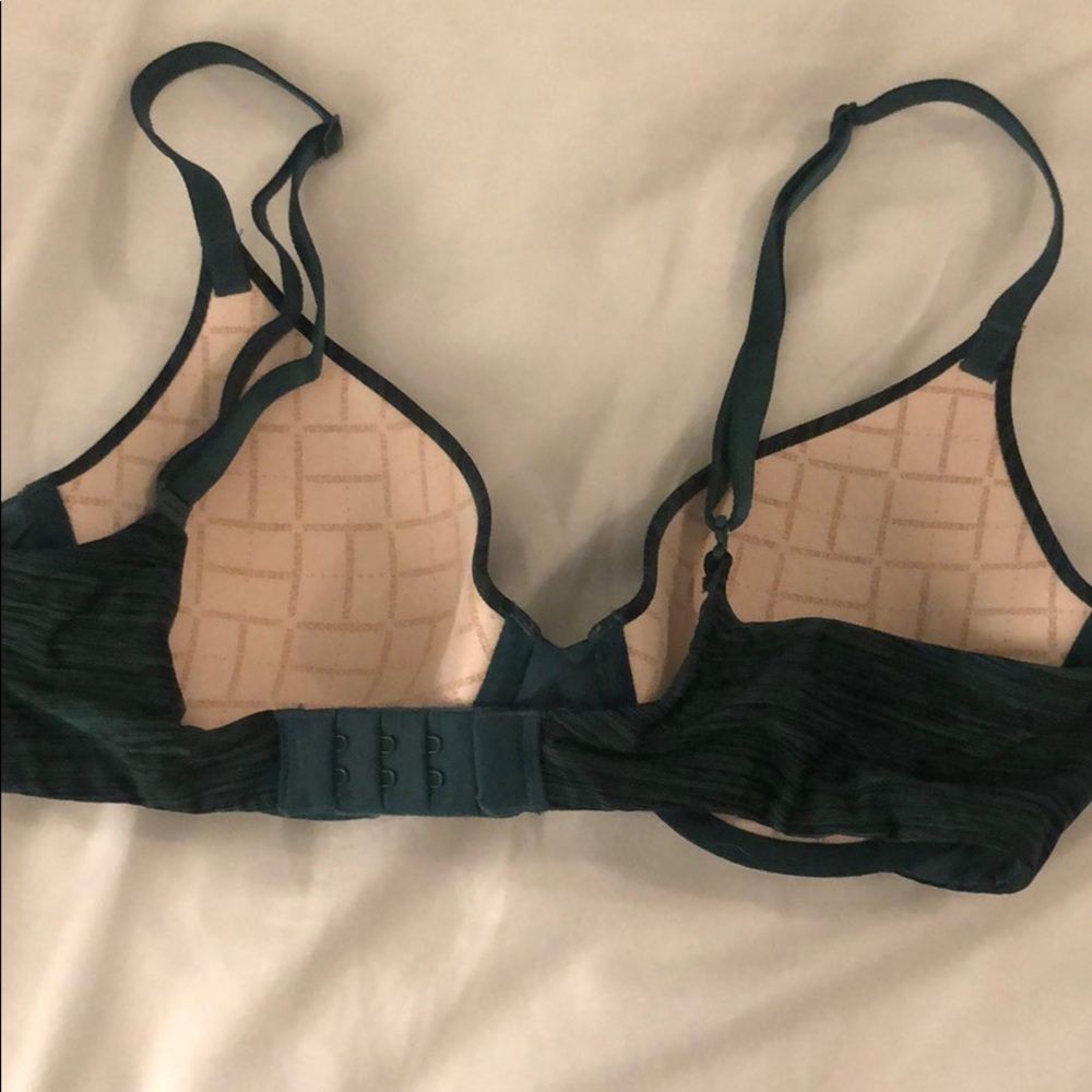 Victoria’s Secret uplift semi-Demi size 34B - Picture 3 of 4